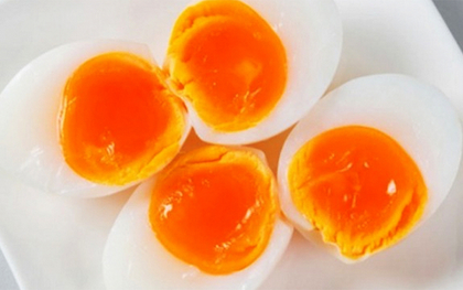 Danh sách thực phẩm gây tăng cholesterol đã được công bố: Bất ngờ khi lòng đỏ trứng chỉ xếp thứ 5!