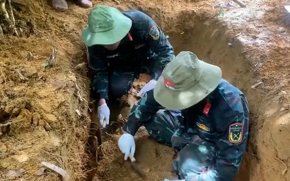 Trong lúc làm rừng, người dân ở Huế phát hiện phần mộ liệt sĩ cùng nhiều di vật