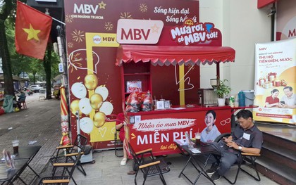 Một ngân hàng nổi tiếng đang bán thêm cà phê vỉa hè