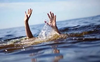 Sóng cuốn nhóm trẻ tắm biển ở Lâm Đồng, hai em tử vong