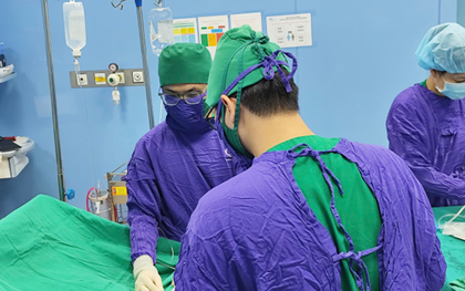 Tắm hồ về, bé trai 14 tuổi xuất hiện dấu hiệu bất thường, phải cắt bỏ tinh hoàn