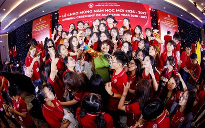 Một bức ảnh selfie đặc biệt vừa được ghi lại tại ngôi trường được mệnh danh là "Harvard Việt Nam"