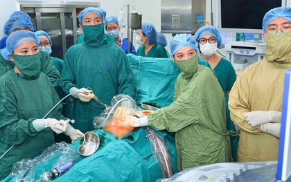 Lần đầu tiên tại Việt Nam: Các bác sĩ đặt thành công bóng vào khí quản thai nhi 30 tuần tuổi để giúp phổi phát triển