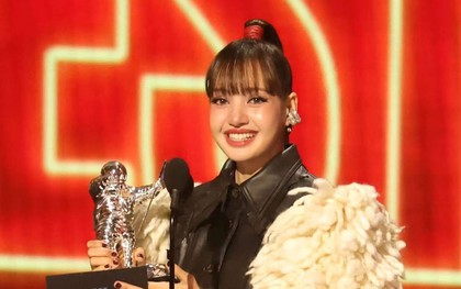 Lisa (BLACKPINK) lên đồ "chặt chém" đến VMAs 2026 rồi nhẹ nhàng làm nên lịch sử
