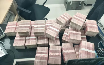 Ra ngân hàng rút 10,8 tỷ đồng tiết kiệm, cặp vợ chồng bị công an phong tỏa toàn bộ số tiền