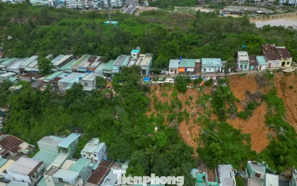 Những mái nhà chênh vênh bên sườn núi trước mùa mưa bão