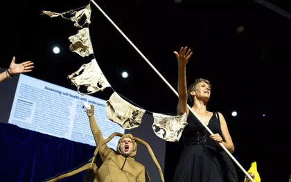 Nghiên cứu về ‘sữa gián’ và xì mũi giành giải Ig Nobel