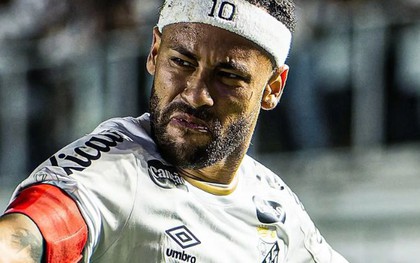 Neymar lại bị đau, rời sân trong nước mắt rồi nổi cáu vì mặt cỏ SVĐ: "Làm ăn kiểu gì vậy?"