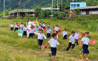 Lễ khai giảng bình dị ở điểm trường chỉ có 3 giáo viên cùng 38 học sinh
