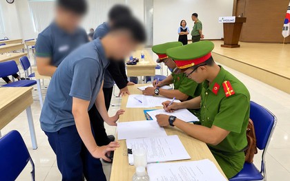 Công an kiểm tra đột xuất gần 100 công nhân ngay trong ca làm việc