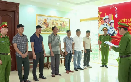 9 cán bộ bảo vệ rừng ở Đắk Lắk nhận tiền để cho hàng trăm khối gỗ qua chốt