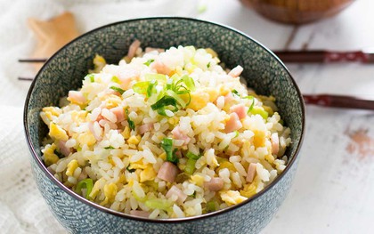 Thêm một công thức làm món cơm chiên thơm ngon lại cực nhanh cho những ngày bận bịu