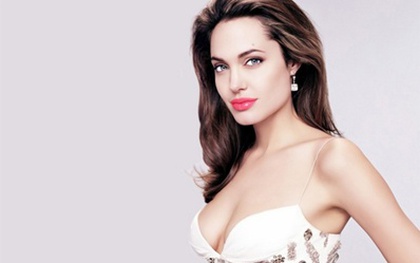 Dân mạng đòi rao bán ngực của Angelina Jolie trên... eBay