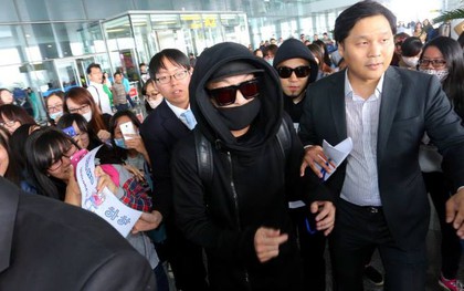 Sao đình đám của "Running man" Haha bịt kín mít tại sân bay Nội Bài