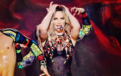 "Nghe lỏm" fan nói chuyện trong concert mới của Britney Spears