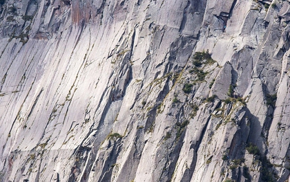 Tấm ảnh đầy thách đố "ba vận động viên leo núi" lan truyền mạnh
