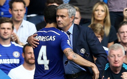 Sốc: Fabregas cầm đầu băng nhóm lật đổ Mourinho