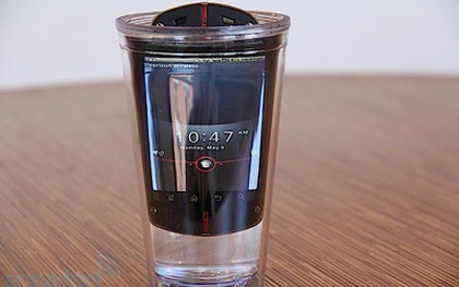 Casio cho ra mắt smartphone chống nước, thiết kế hầm hố