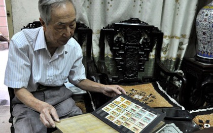 Xúc động cụ ông gần 90 tuổi vẫn miệt mài sưu tầm tem về Hà Nội