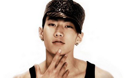 Rapper Hàn Quốc bị chỉ trích vì “dám” tự hào khi “mắt hí”?