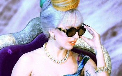 Khán giả ngơ ngác vì Lady Gaga "đột nhiên" giản dị và nữ tính 