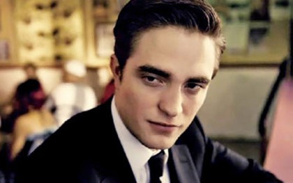 "Ma cà rồng" Robert Pattinson lộ vẻ... 2 mặt 