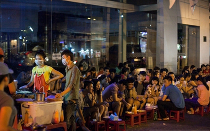 Bán "Pizza kiểu Việt" ở vỉa hè Sài Gòn kiếm 5 triệu đồng mỗi đêm 