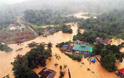 Lũ lụt nghiêm trọng nhất trong nhiều thập kỷ khiến hơn 120.000 người sơ tán