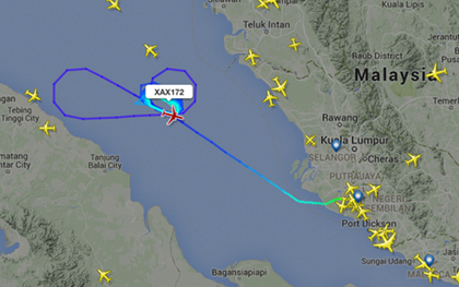 Máy bay AirAsia bay vòng tròn suốt 4 tiếng sau khi cất cánh