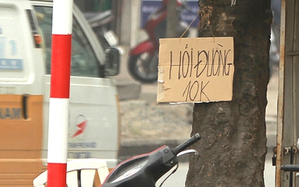 Tấm biển "Hỏi đường 10K" giữa Hà Nội và nỗi ái ngại về lòng tốt con người...