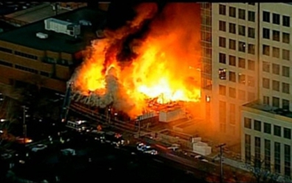 Cháy lớn ở trung tâm thương mại, ít nhất 14 người bị thương