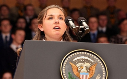 Teen girl 16 tuổi tỏa sáng trong hội nghị thượng đỉnh G8