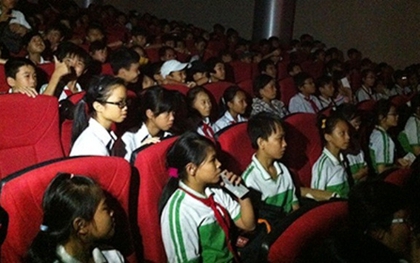 Học sinh bị "lùa" xem phim ''nóng'': Nhà trường lên tiếng
