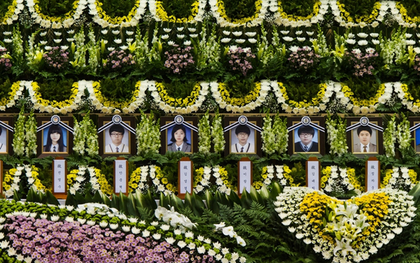 Tang thương bao trùm Hàn Quốc khi số người chết trong vụ chìm phà tăng lên 150 người
