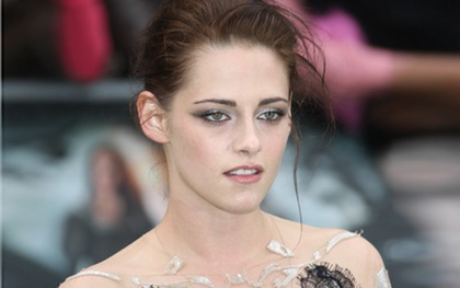 Trầm cảm vì scandal, Kristen bỏ vai diễn