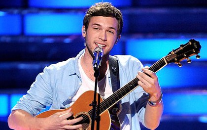 Quán quân đâm đơn kiện đòi hủy hợp đồng American Idol