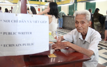 Những "nghề muôn năm cũ" đầy thân thương nhưng ngày càng ít ỏi ở Sài Gòn  