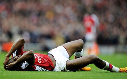 Arsenal sa thải Diaby: Kết cục bi đát của "vua chấn thương" giải NHA