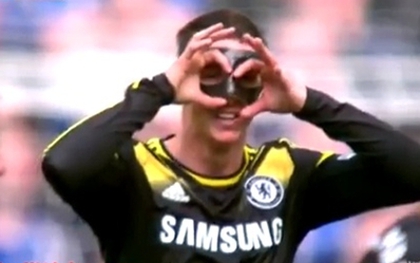 Cầu thủ Chelsea "tố" trọng tài Chris Foy... không có mắt