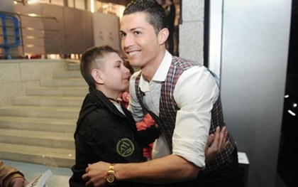 Kỳ diệu: Bàn thắng của Ronaldo “cứu sống” cậu bé hôn mê 3 tháng