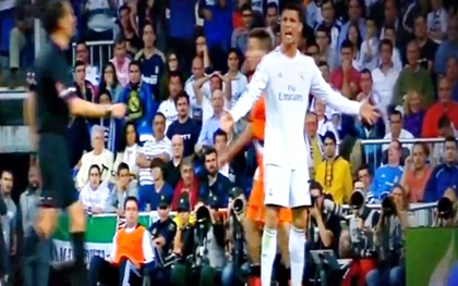 Ronaldo lại nổi điên với đàn em ngay trong trận đấu