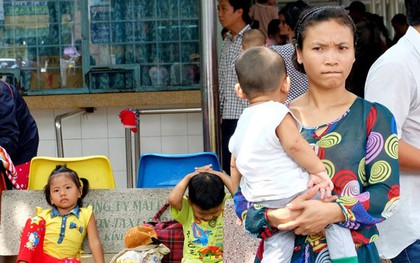 Bệnh viện Nhi đồng quá tải vì phụ huynh không yên tâm với tuyến dưới