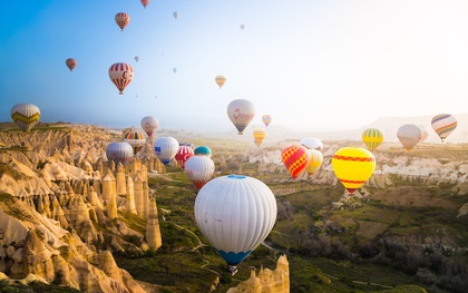 Mơ màng khung cảnh khinh khí cầu trên những ngọn núi tại Thổ Nhĩ Kỳ