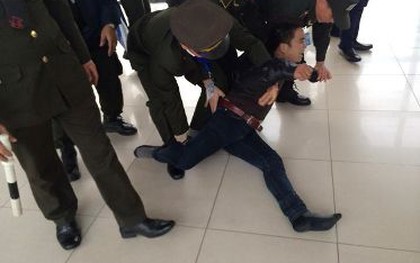 Hà Nội: Nam thanh niên “ngáo đá” làm náo loạn sân bay Nội Bài