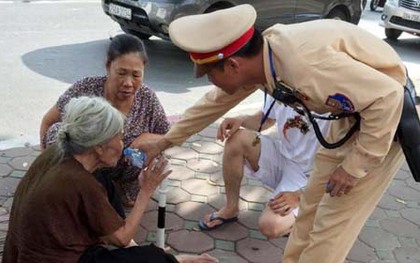 Hà Nội: Cứu sống cụ bà hơn 80 tuổi bị say nắng, ngất xỉu ở lề đường