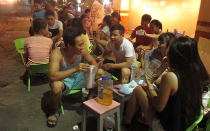 Đà Nẵng: Bán trà sữa túi zipper ở vỉa hè, thu 6 triệu đồng mỗi đêm