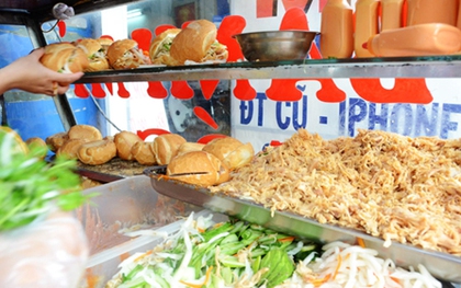 Tiệm bánh mỳ thịt gà ngon nức tiếng Sài Gòn thu về 20 triệu đồng/ngày