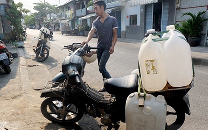 Những người đi bán... nước biển giữa Sài Gòn