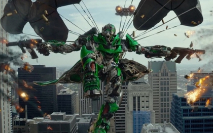 Dinobot thi nhau “khoe dáng” trong “Transformers: Age of Extinction”