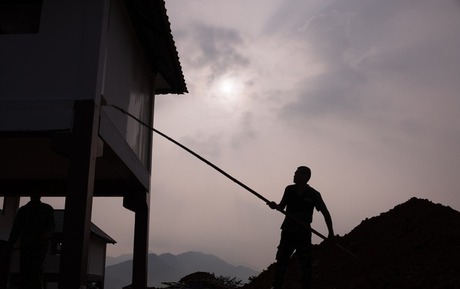 Về với Làng Nủ những ngày này: Nắng nhuộm vàng những ngôi nhà mới, người dân gượng dậy sau tang thương